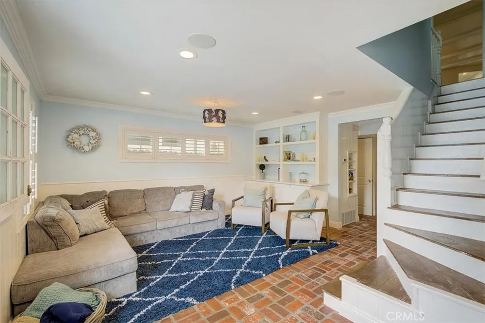 2128 Miramar Drive Newport Beach, CA 92661