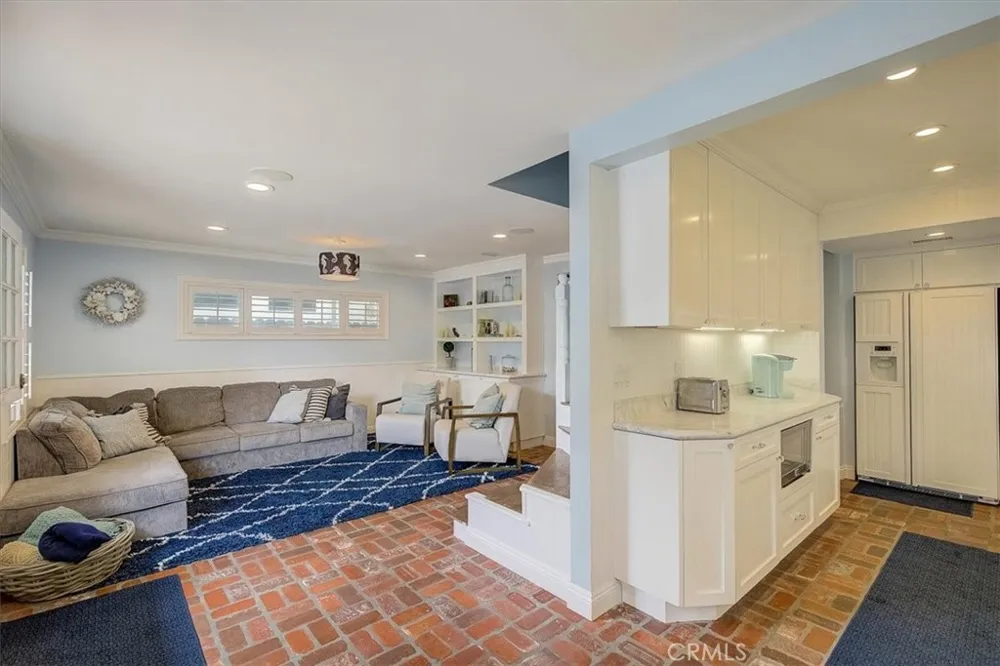 2128 Miramar Drive Newport Beach, CA 92661
