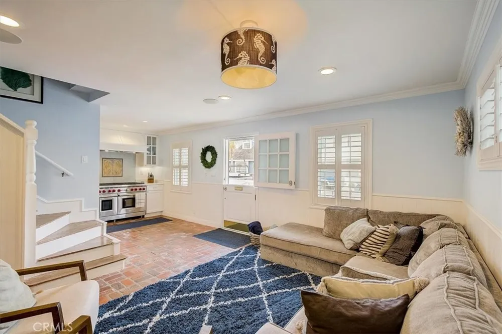 2128 Miramar Drive Newport Beach, CA 92661