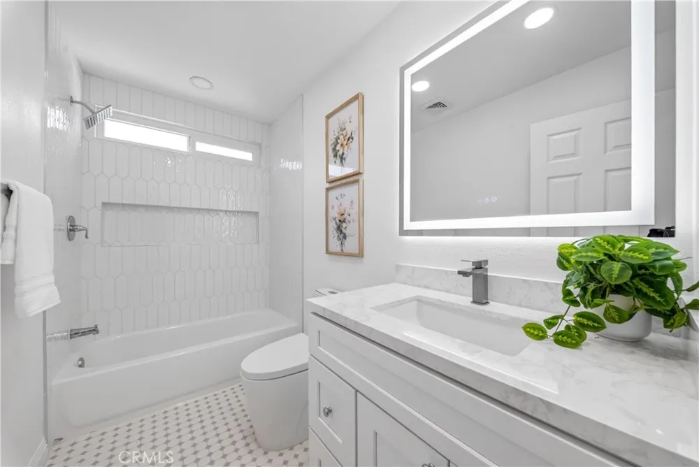 1319 Las Lomas Brea, CA 92821