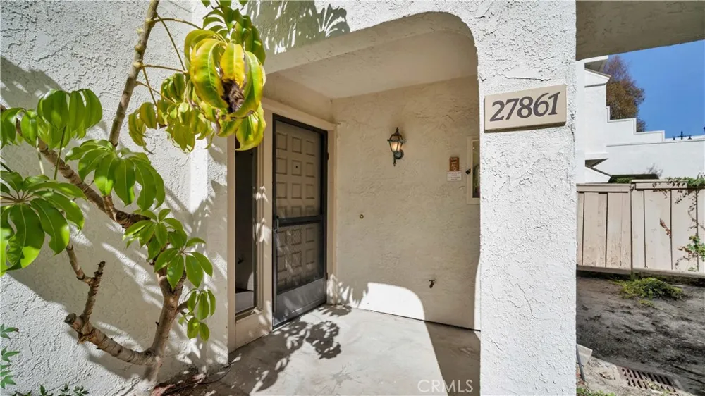 27861 Esporlas Mission Viejo, CA 92692