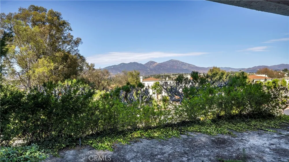27861 Esporlas Mission Viejo, CA 92692
