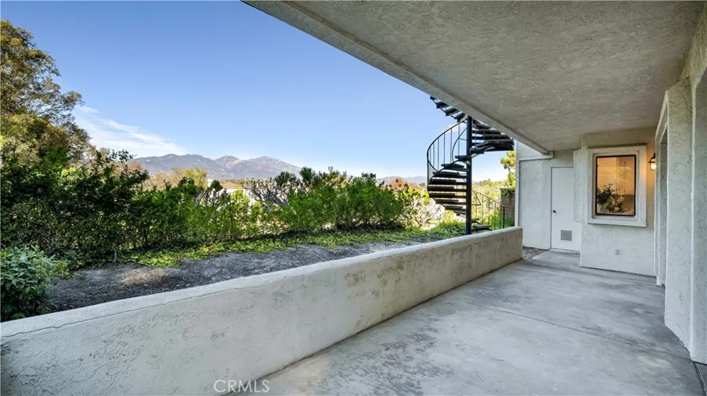 27861 Esporlas Mission Viejo, CA 92692