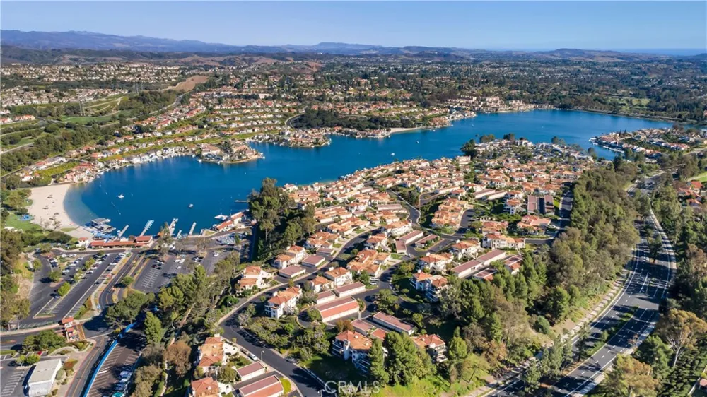 27861 Esporlas Mission Viejo, CA 92692