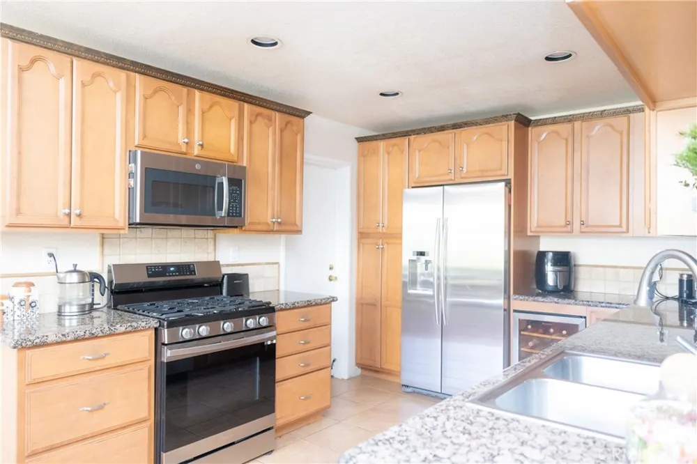 21 Bravo Aliso Viejo, CA 92656