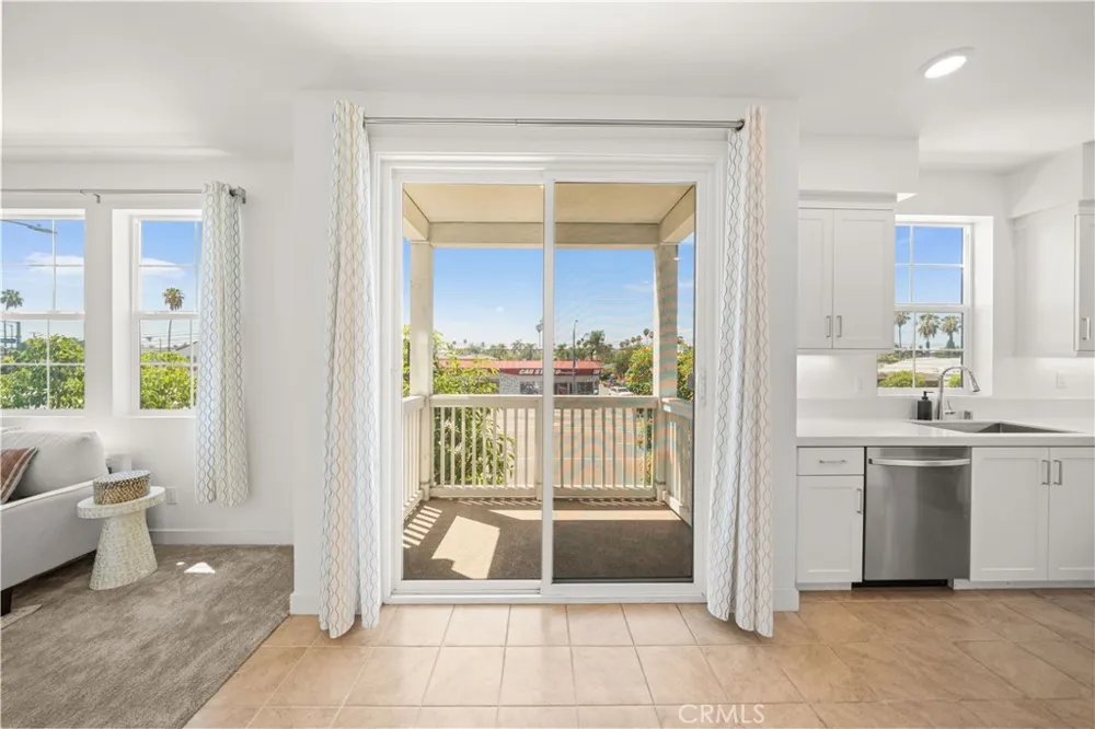 155 W LA PALMA AVENUE #2 Anaheim, CA 92801