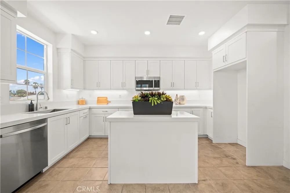 155 W LA PALMA AVENUE #2 Anaheim, CA 92801
