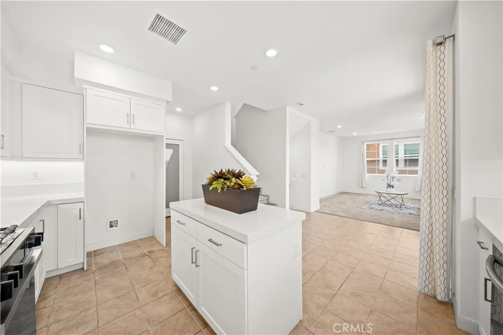 155 W LA PALMA AVENUE #2 Anaheim, CA 92801