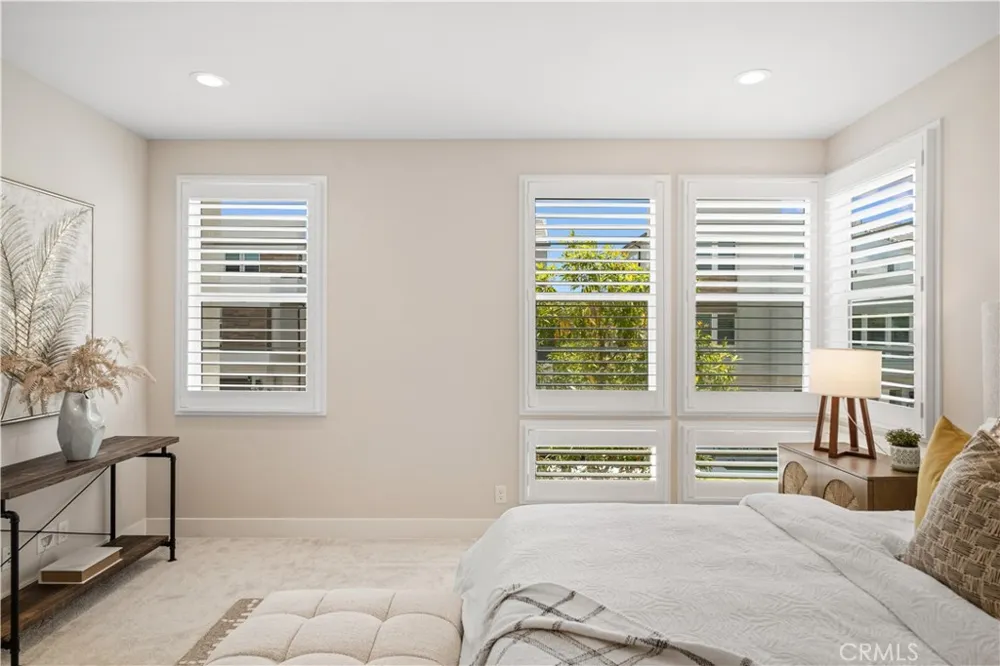 270 Burwood Lake Forest, CA 92630