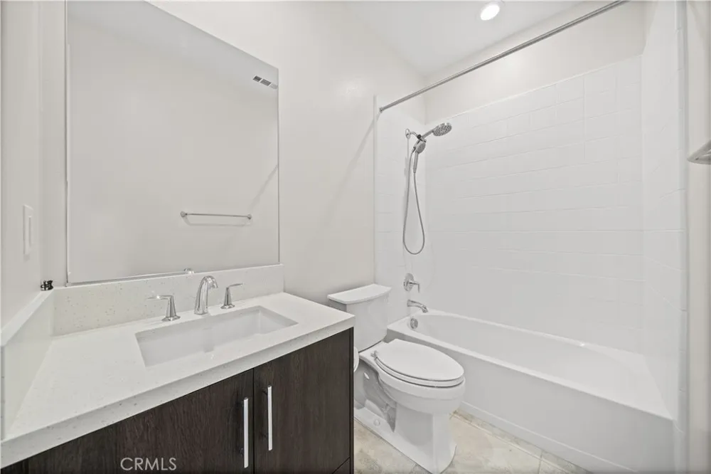 270 Burwood Lake Forest, CA 92630