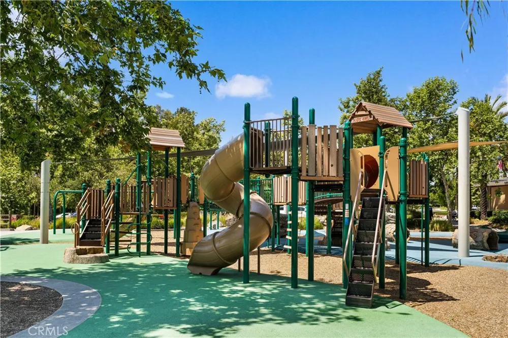 270 Burwood Lake Forest, CA 92630