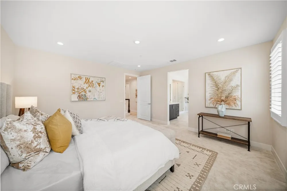 270 Burwood Lake Forest, CA 92630