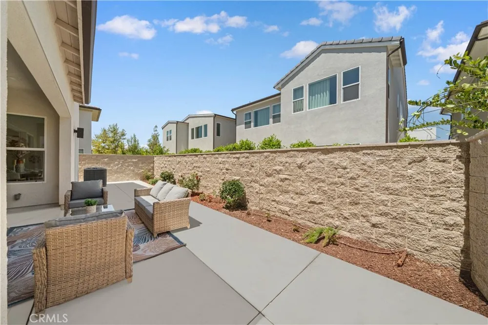 270 Burwood Lake Forest, CA 92630