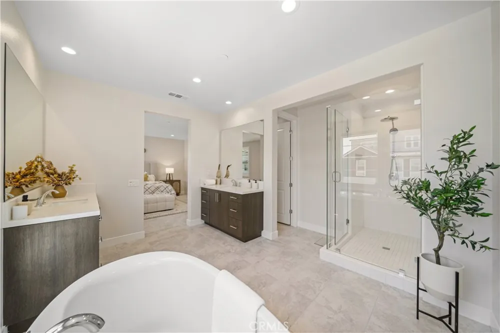 270 Burwood Lake Forest, CA 92630