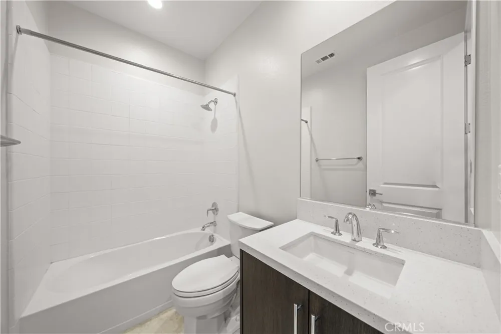 270 Burwood Lake Forest, CA 92630