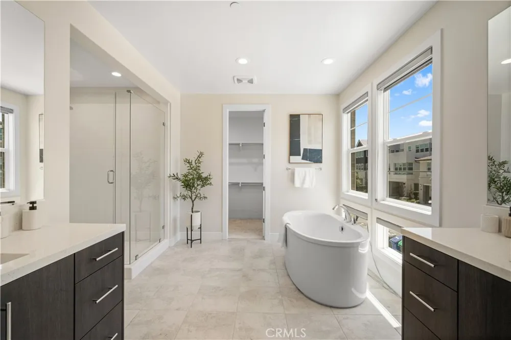 270 Burwood Lake Forest, CA 92630
