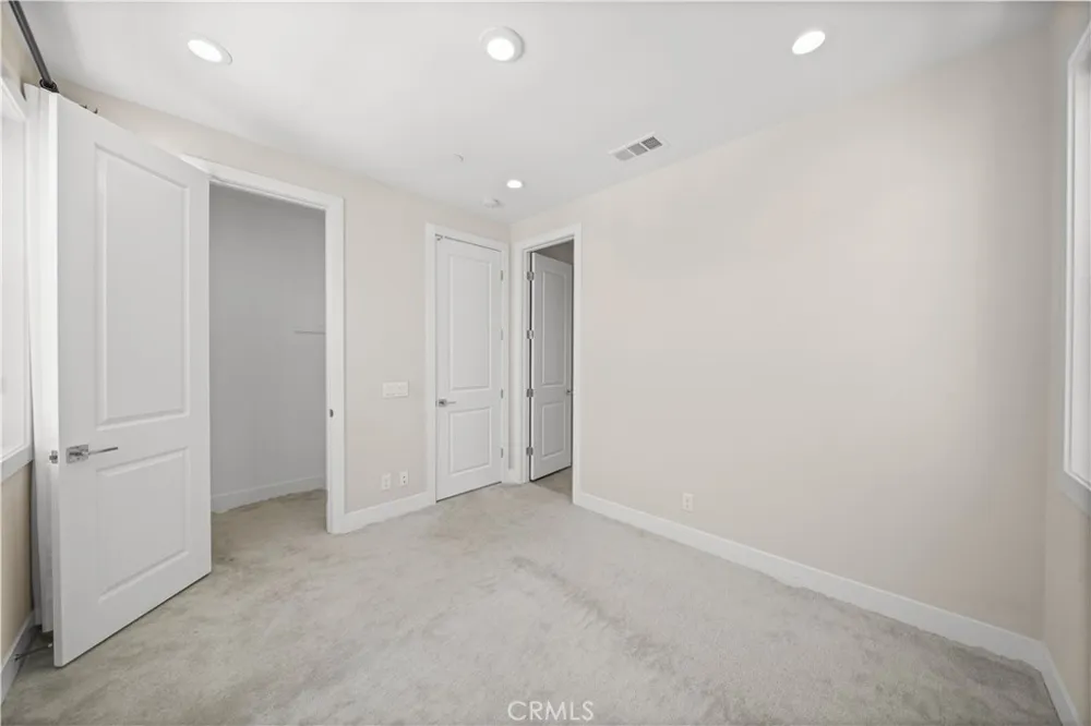 270 Burwood Lake Forest, CA 92630