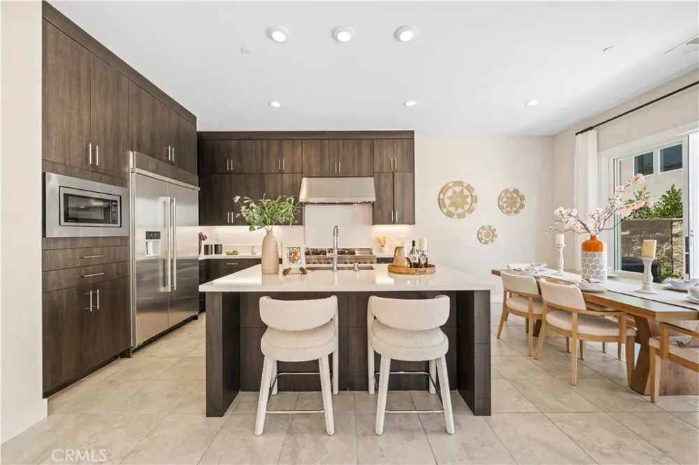 270 Burwood Lake Forest, CA 92630