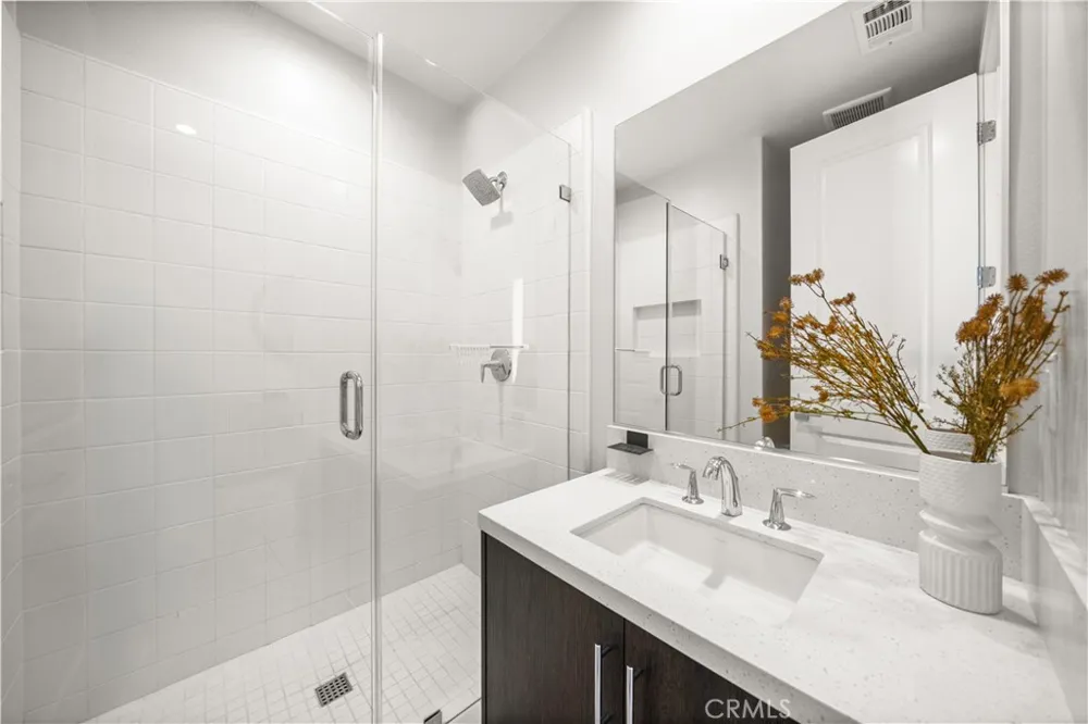 270 Burwood Lake Forest, CA 92630