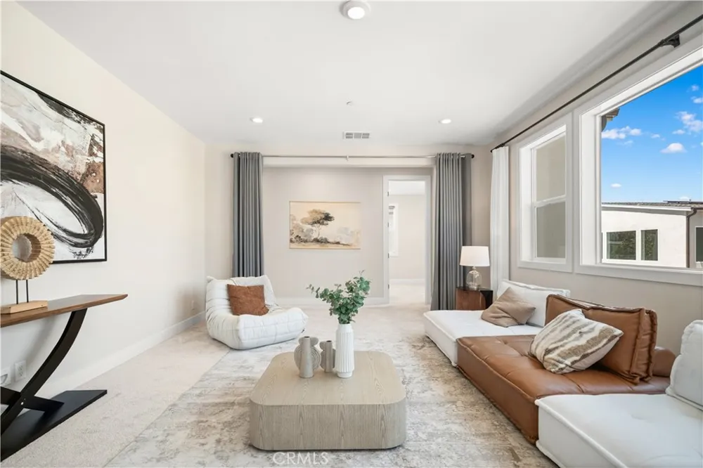 270 Burwood Lake Forest, CA 92630