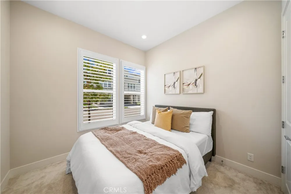 270 Burwood Lake Forest, CA 92630