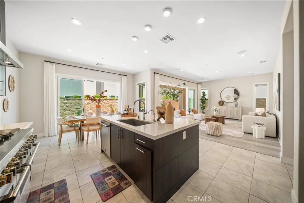270 Burwood Lake Forest, CA 92630