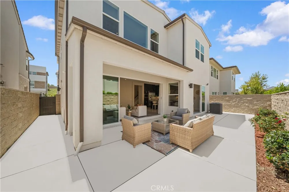 270 Burwood Lake Forest, CA 92630