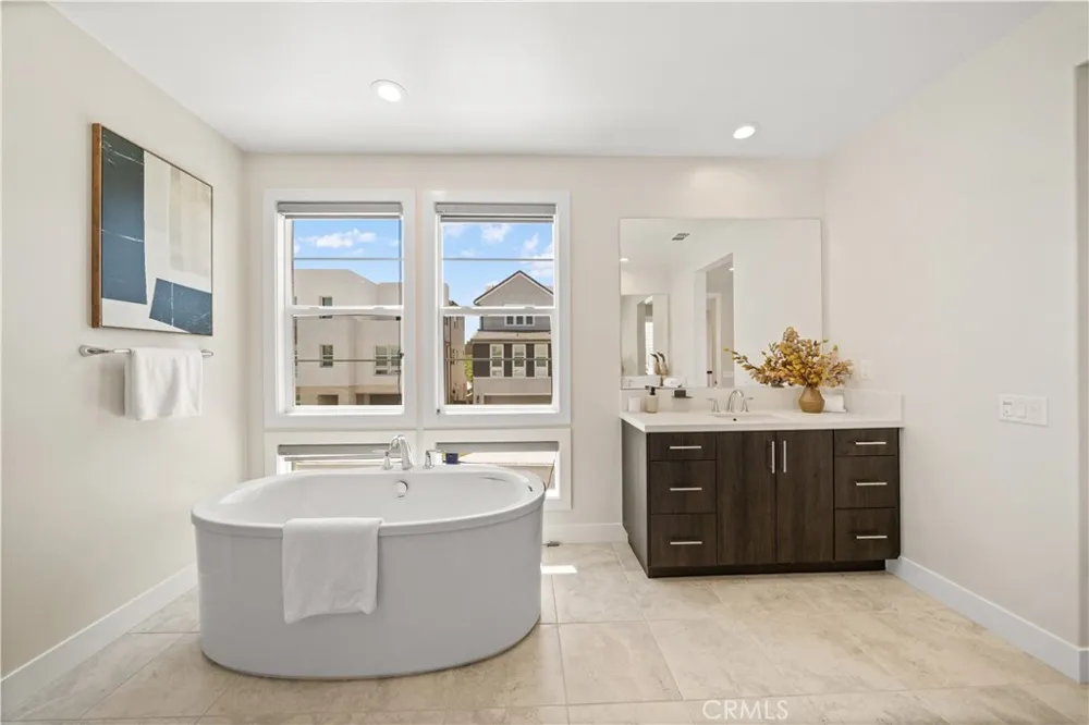 270 Burwood Lake Forest, CA 92630