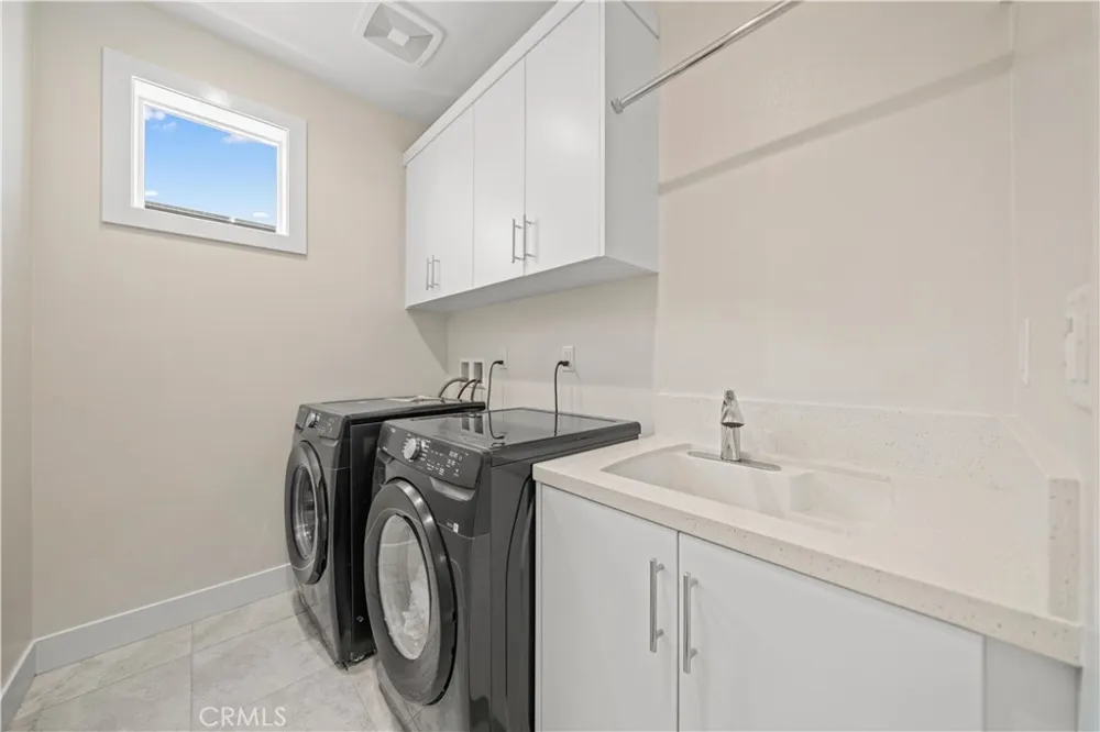 270 Burwood Lake Forest, CA 92630