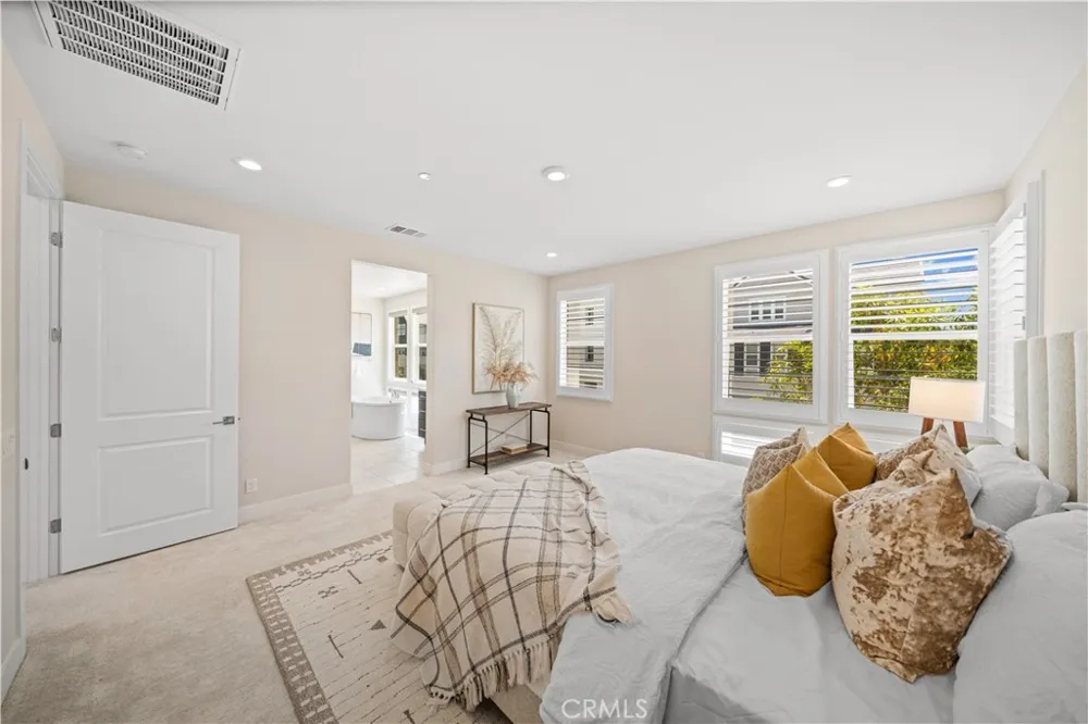 270 Burwood Lake Forest, CA 92630