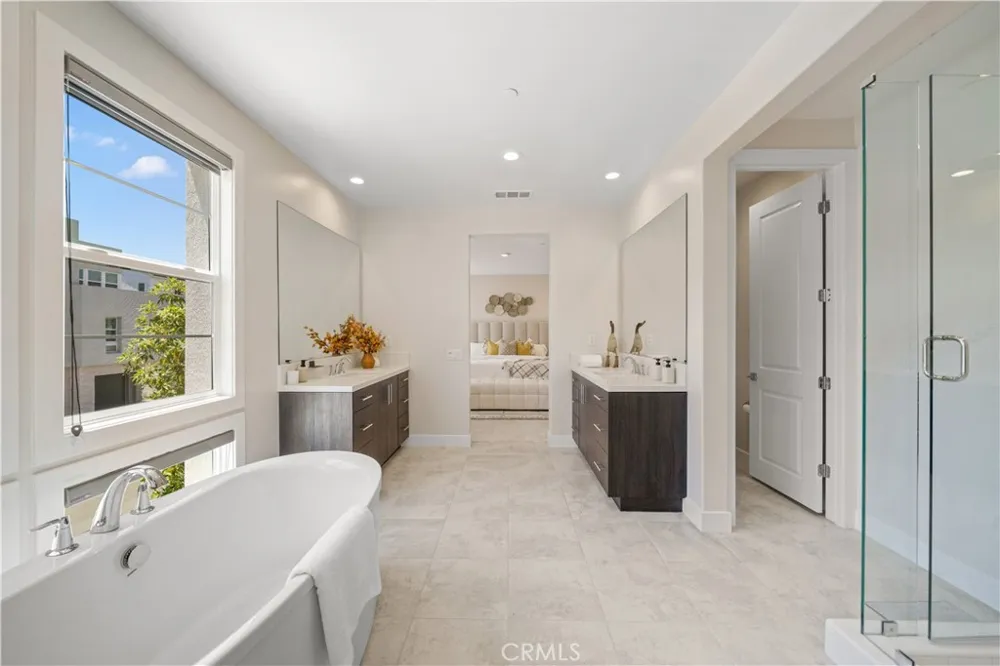 270 Burwood Lake Forest, CA 92630