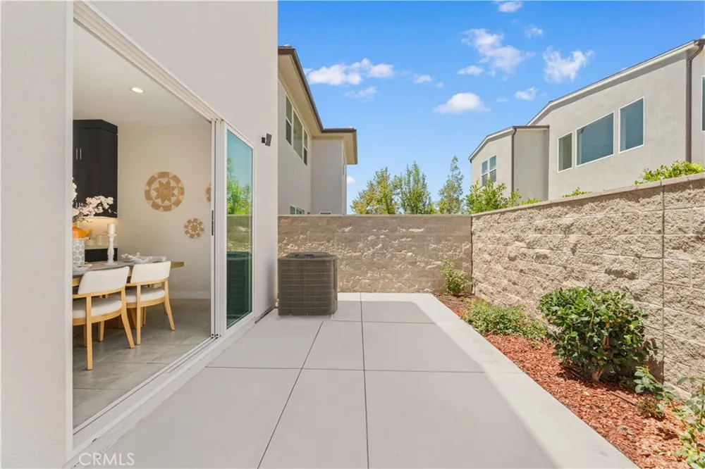 270 Burwood Lake Forest, CA 92630