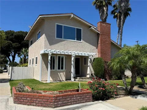 1041 W Acacia