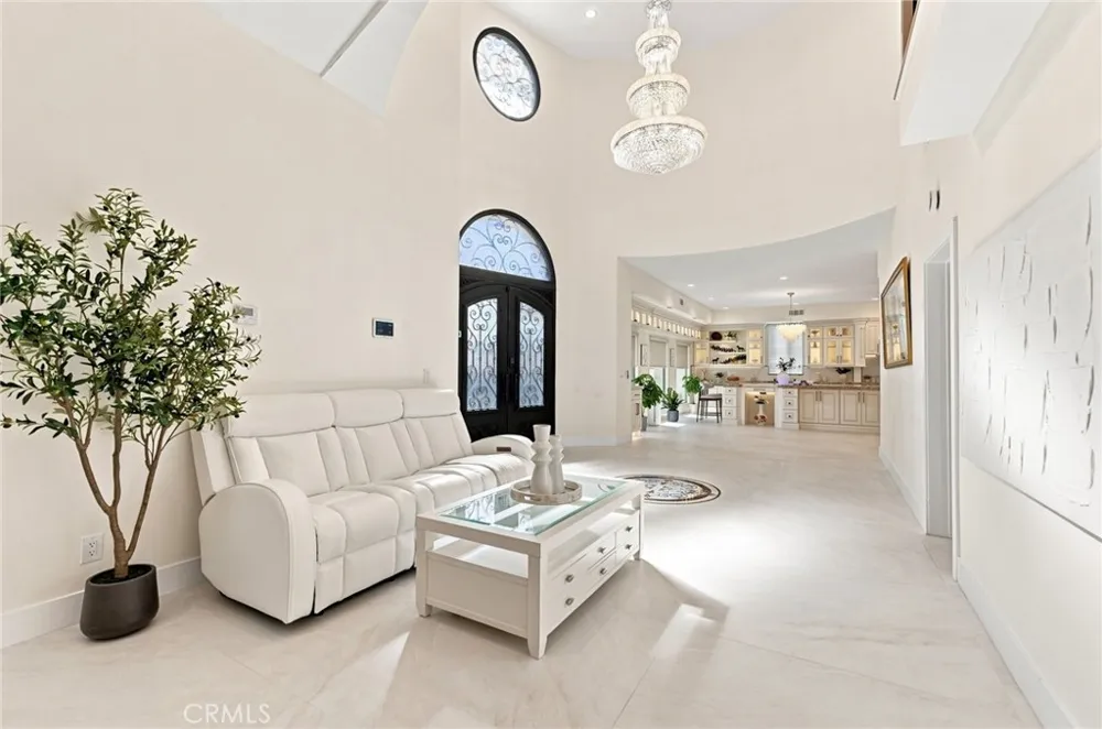 16572 Carousel Huntington Beach, CA 92649