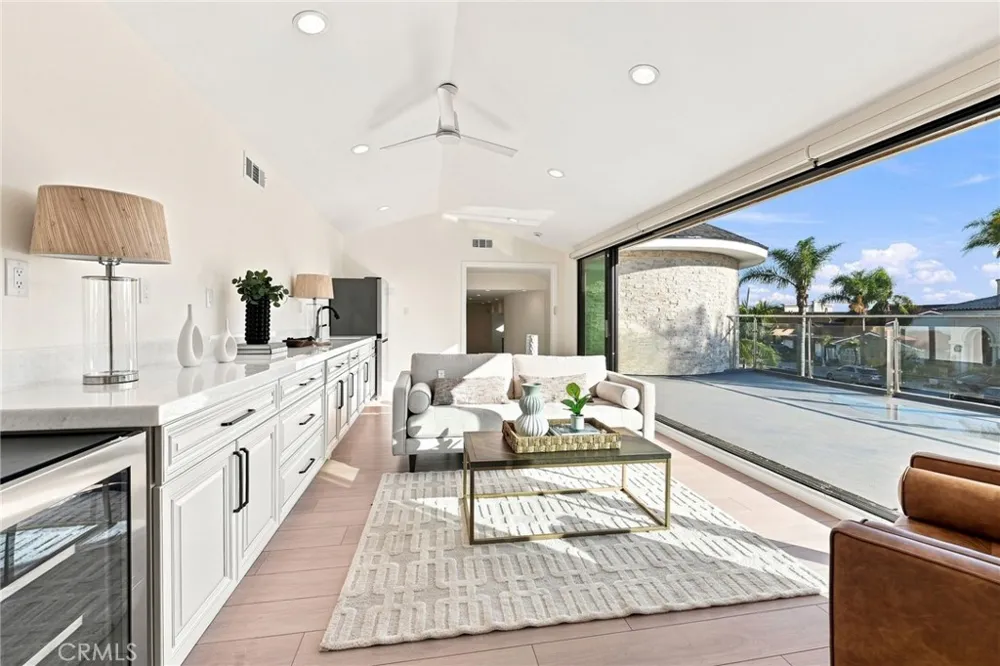 16572 Carousel Huntington Beach, CA 92649