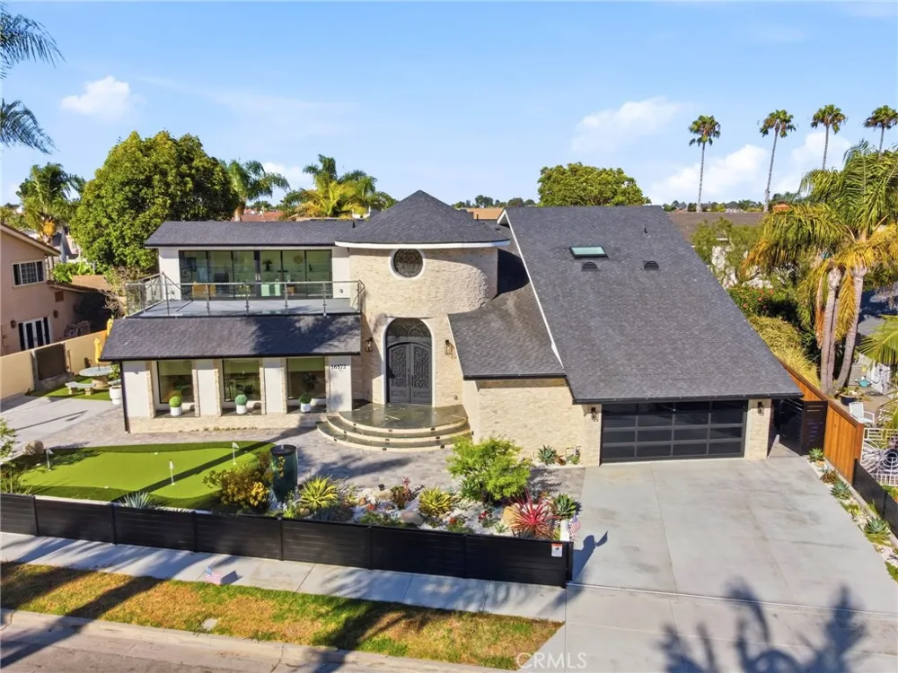 16572 Carousel Huntington Beach, CA 92649