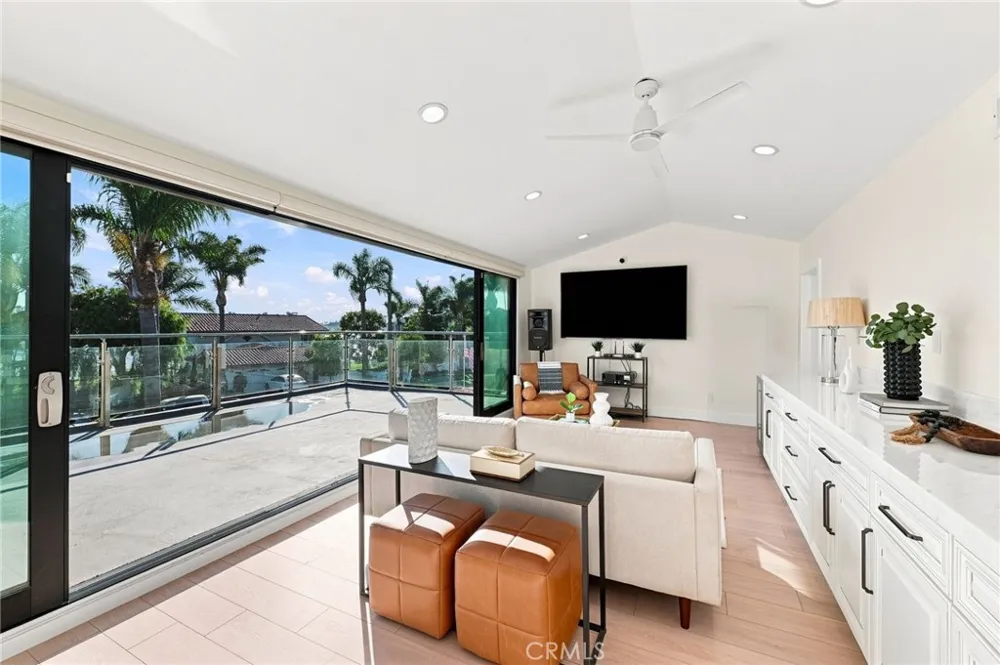 16572 Carousel Huntington Beach, CA 92649