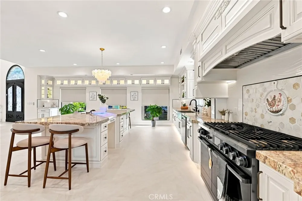 16572 Carousel Huntington Beach, CA 92649