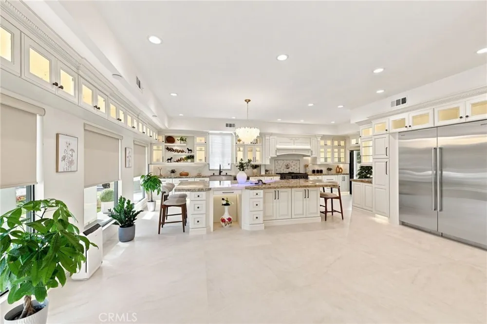 16572 Carousel Huntington Beach, CA 92649
