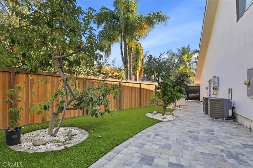 16572 Carousel Huntington Beach, CA 92649