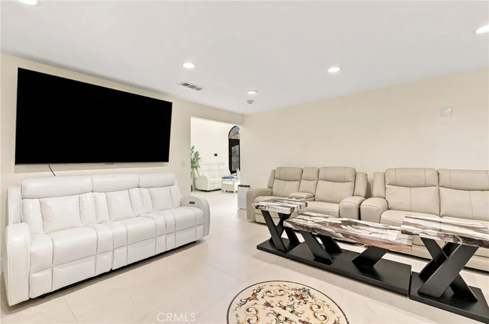 16572 Carousel Huntington Beach, CA 92649