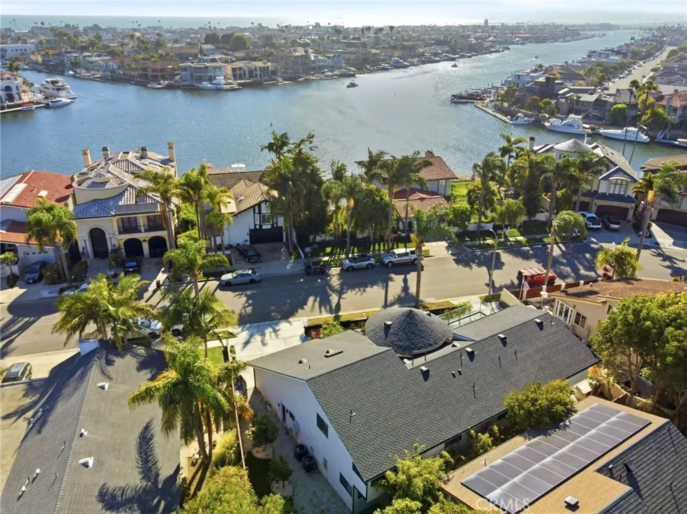 16572 Carousel Huntington Beach, CA 92649