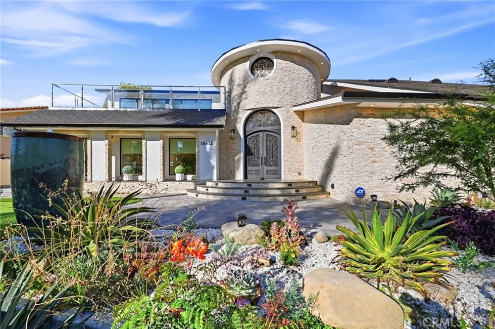 16572 Carousel Huntington Beach, CA 92649