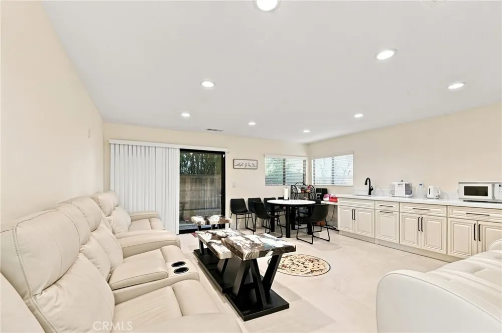 16572 Carousel Huntington Beach, CA 92649