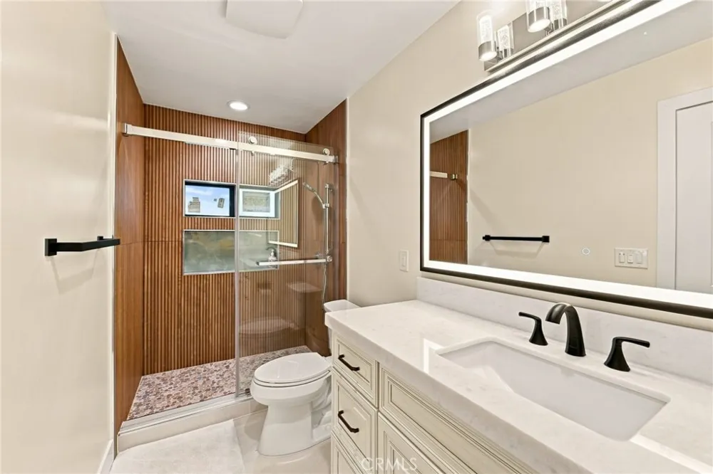16572 Carousel Huntington Beach, CA 92649