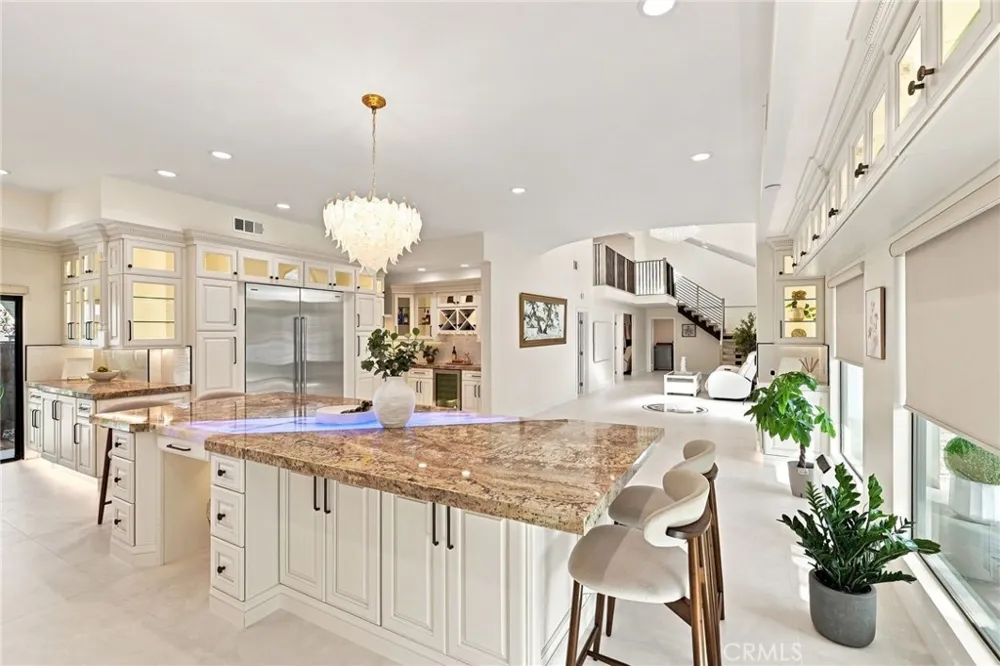 16572 Carousel Huntington Beach, CA 92649