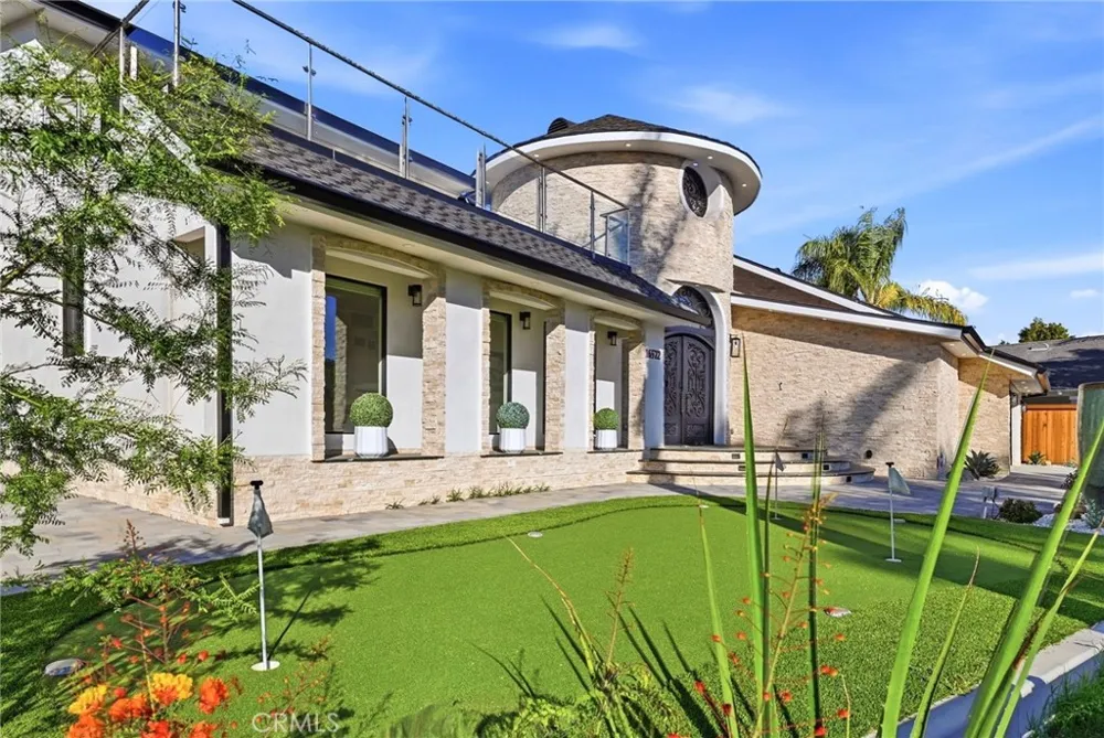 16572 Carousel Huntington Beach, CA 92649