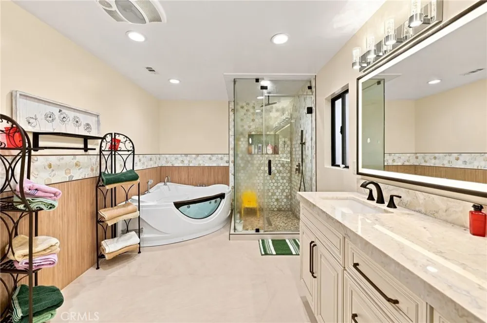 16572 Carousel Huntington Beach, CA 92649