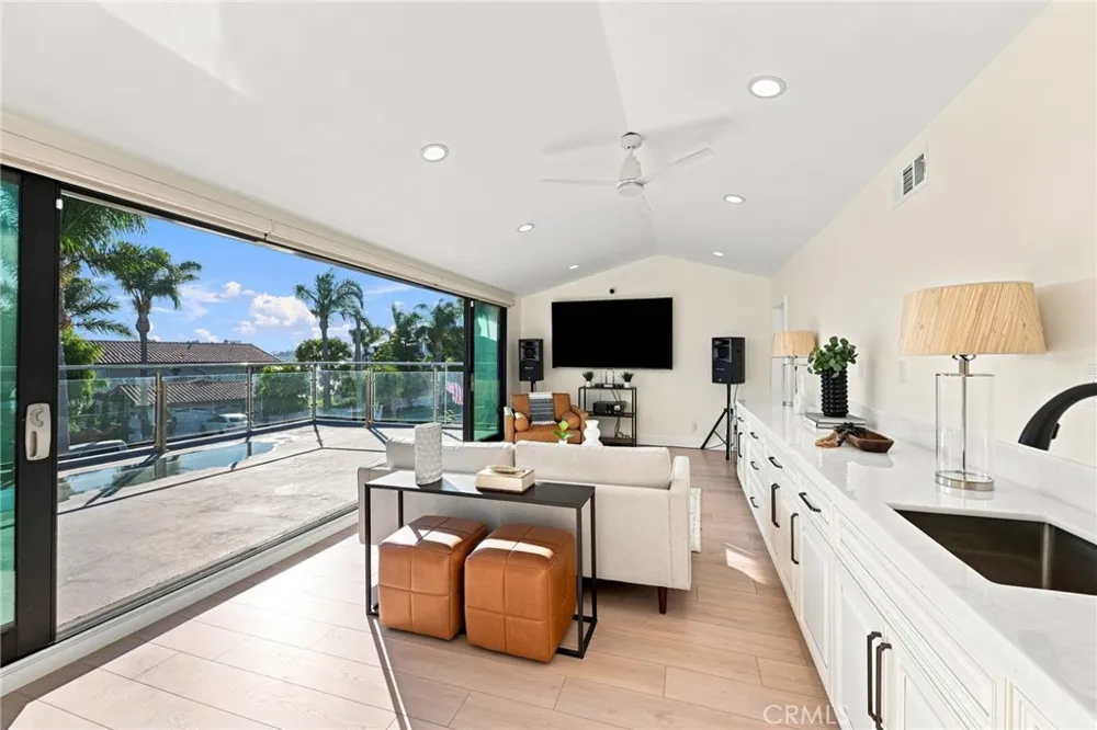 16572 Carousel Huntington Beach, CA 92649