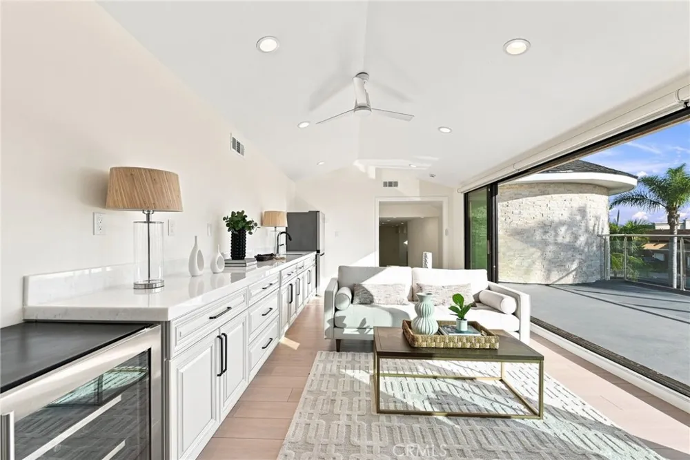 16572 Carousel Huntington Beach, CA 92649